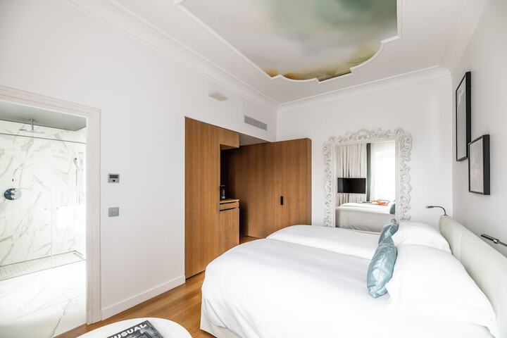 Room 34 of 255
