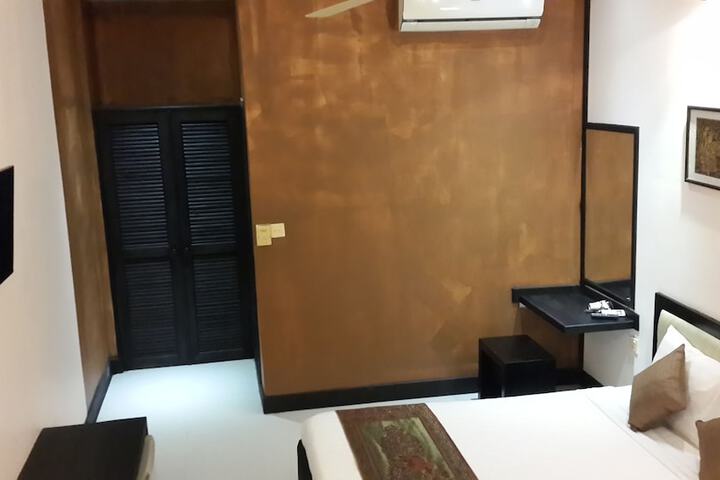 Room 11 of 69