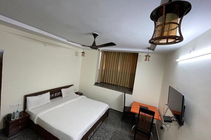 Room 7 of 80