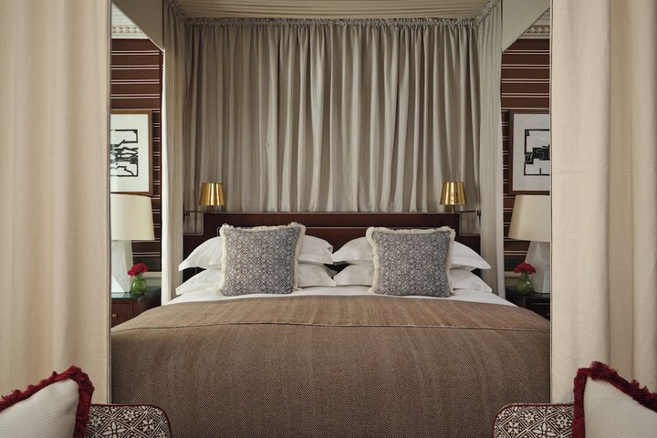Room 33 of 54