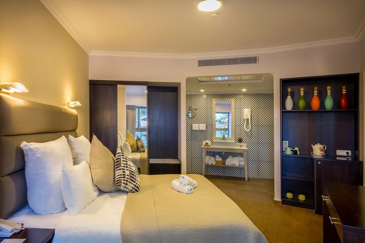 Room 9 of 64