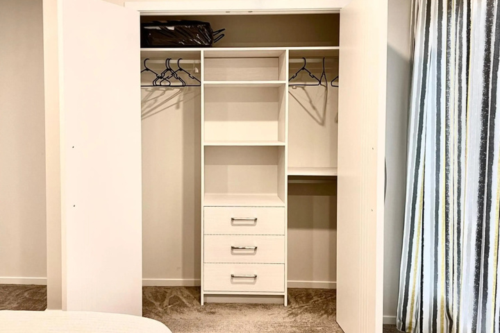 Room 9 of 16