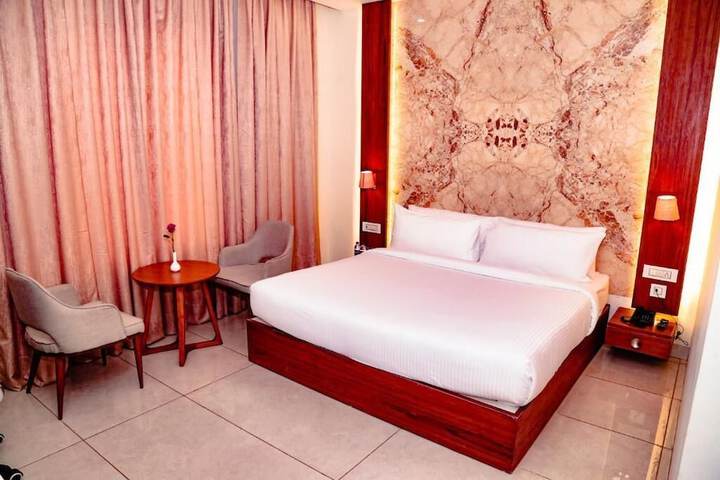 Room 9 of 30