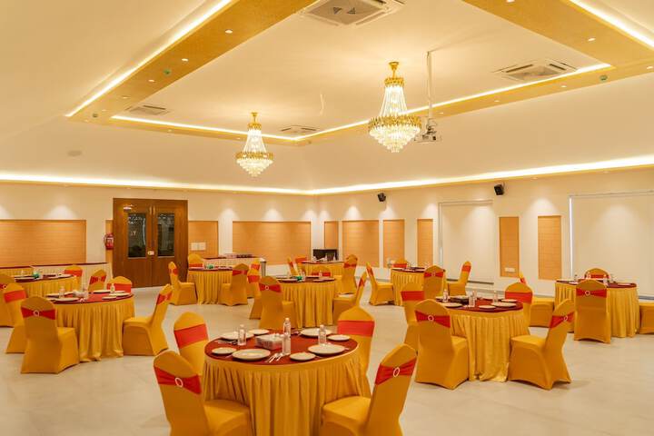 Ballroom/Hall 61 of 84