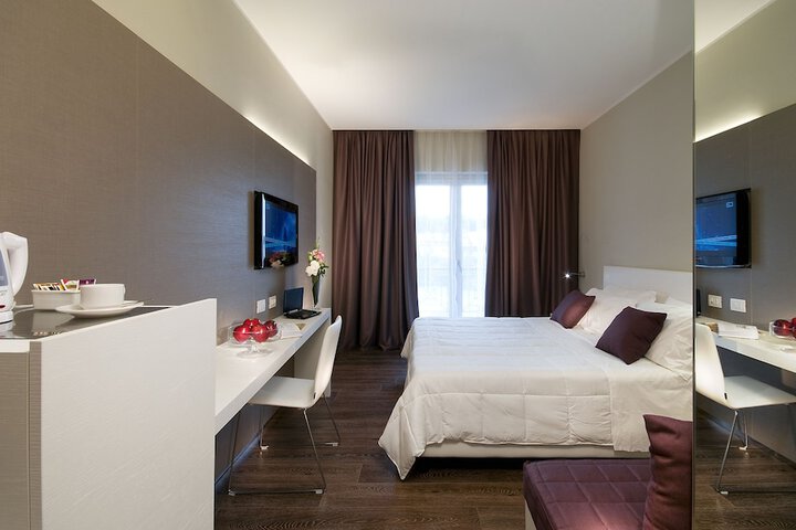 Room 3 of 95