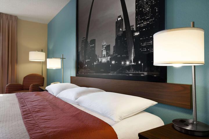 Queen Bed Accessible (7 of 11)