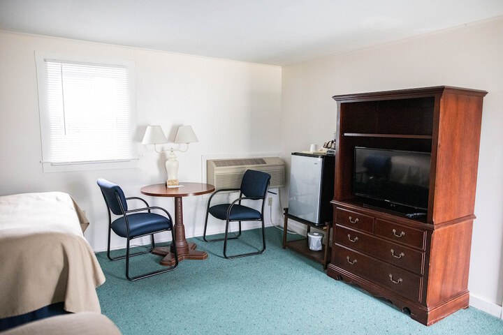 Room 6 of 19