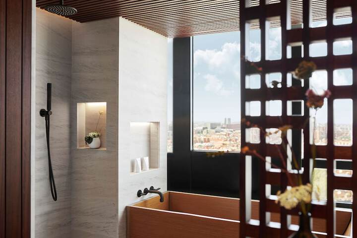 Room 43 of 84