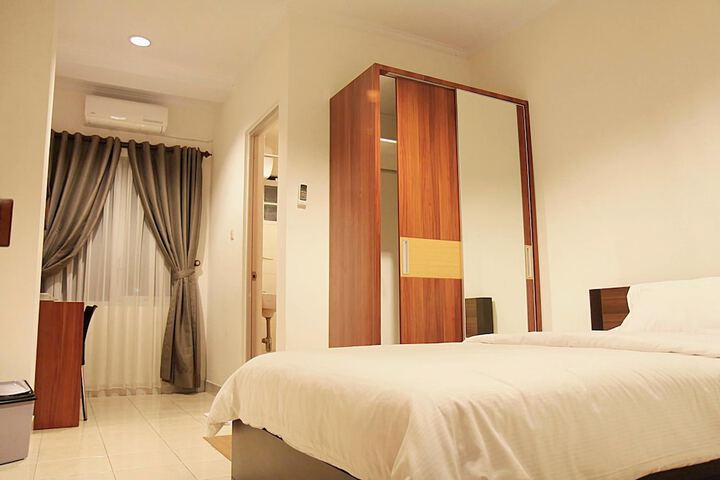 Room 4 of 11
