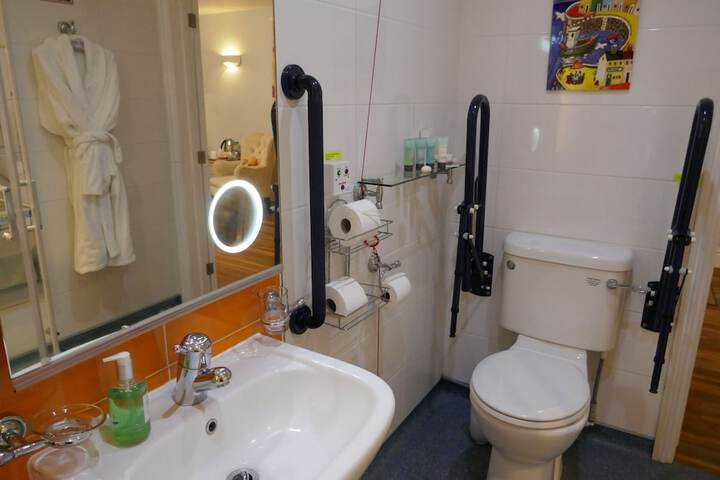 Room 52 of 79