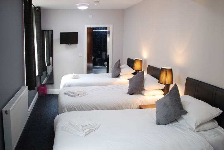 Room 9 of 41