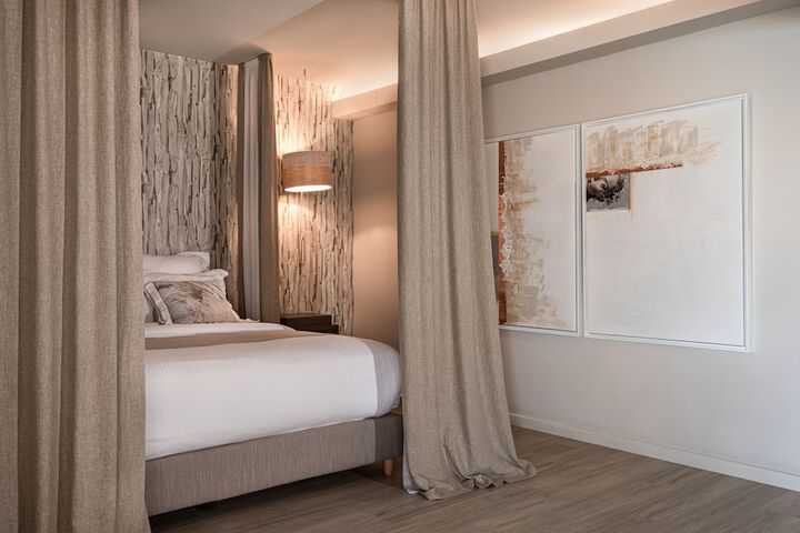 Room 52 of 184