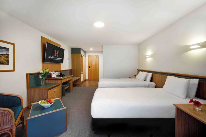 Room 5 of 25