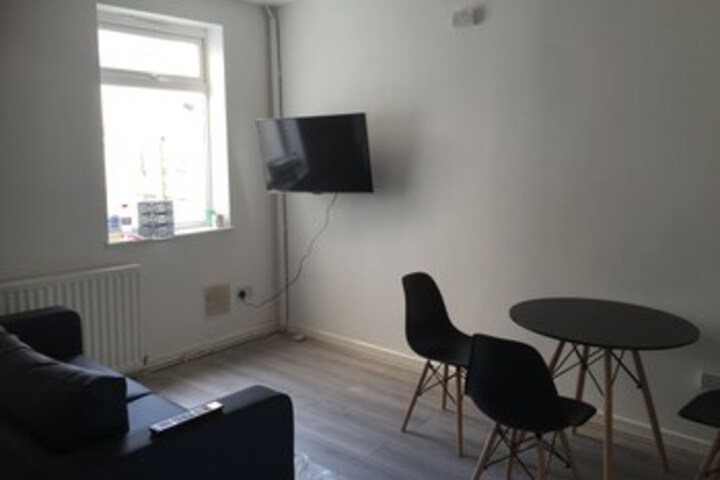 Room 5 of 18