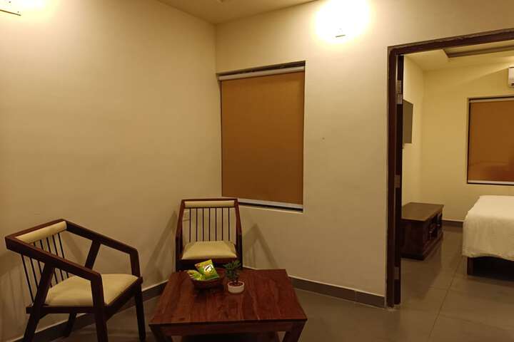 Room 4 of 25