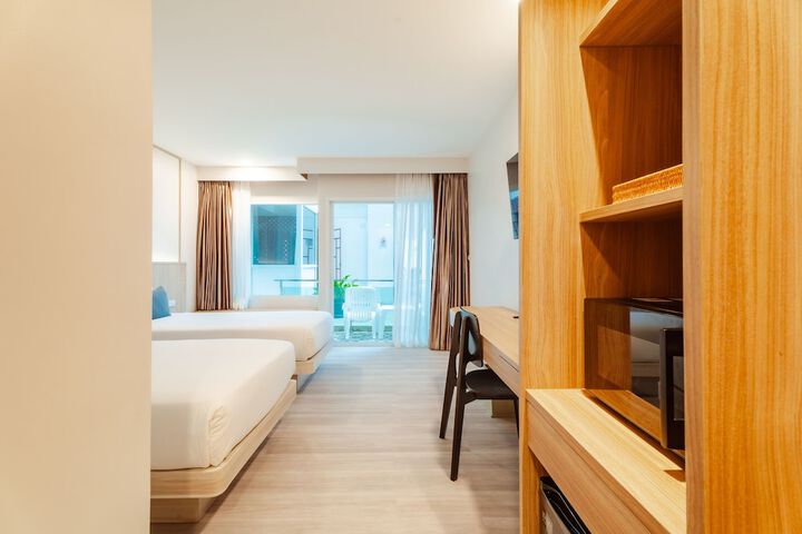 Room 4 of 153
