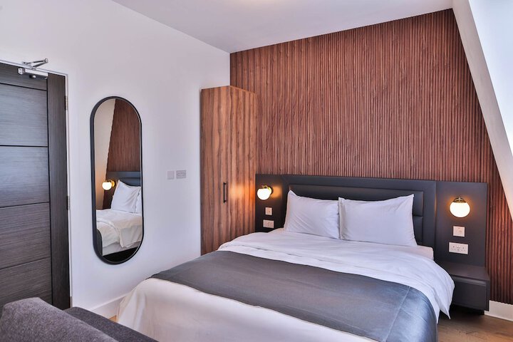 Room 29 of 64