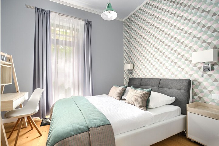 Room 51 of 272