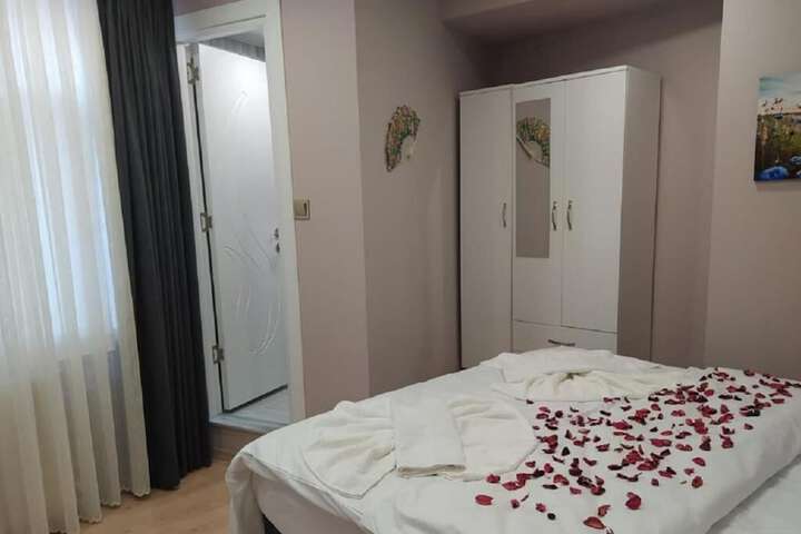 Room 2 of 31