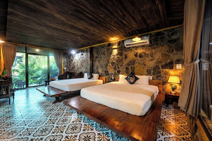 Room 8 of 74