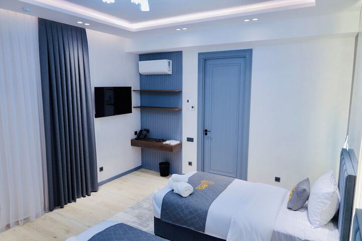 Room 8 of 87