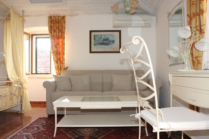 Room 15 of 38