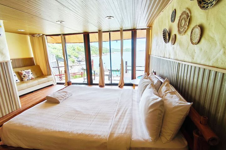 Room 14 of 65