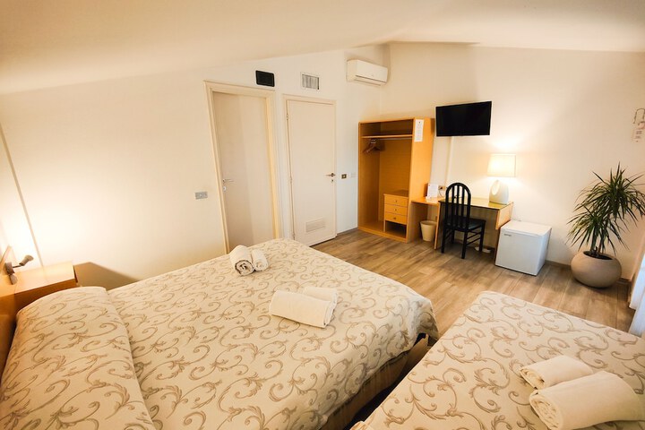 Room 22 of 40