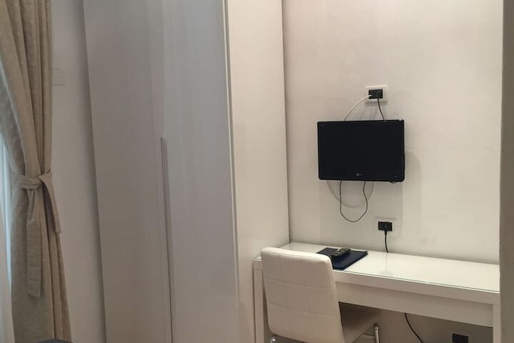 Room 4 of 23