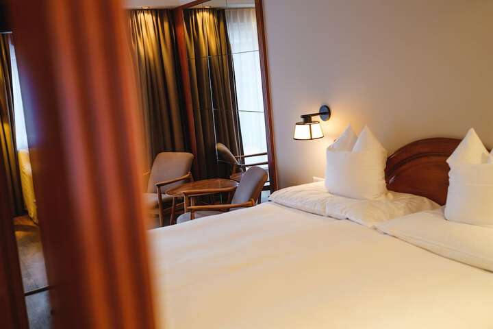 Room 9 of 90