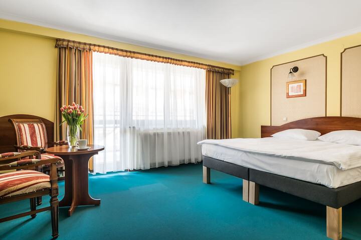 Room 7 of 32