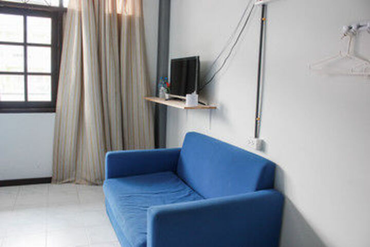 Room 13 of 36