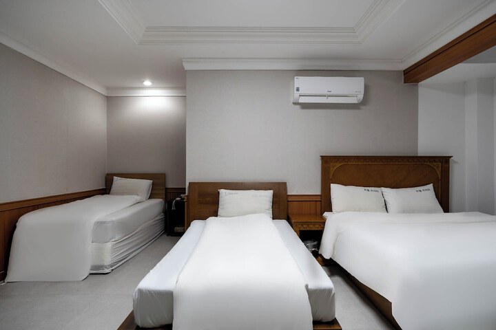 Room 10 of 23