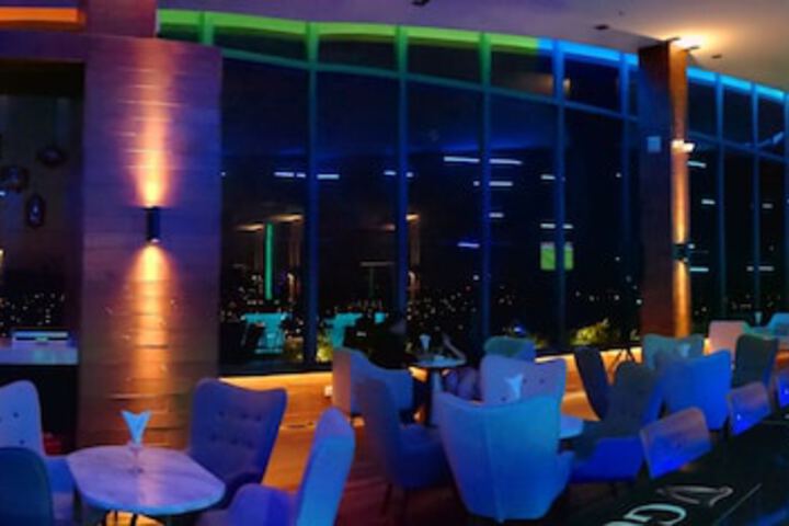 Lounge 38 of 42