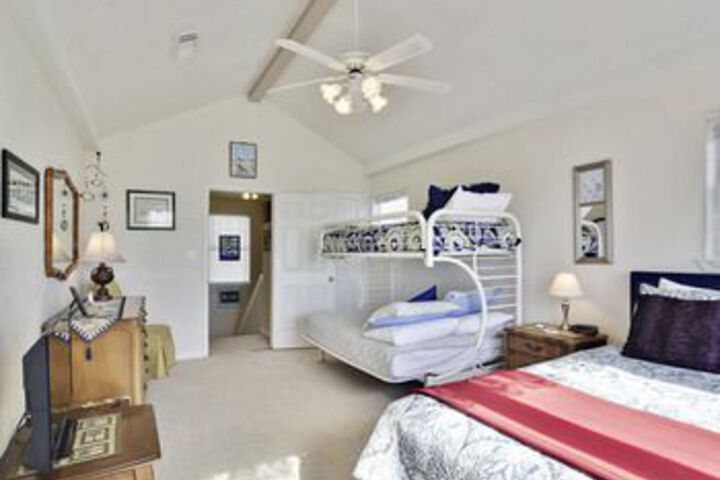 Room 8 of 24