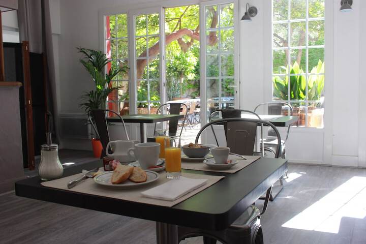 Breakfast/Coffee Service 55 of 74