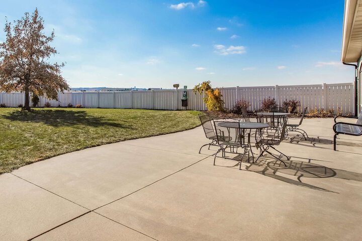 Hotel Exterior 40 of 48