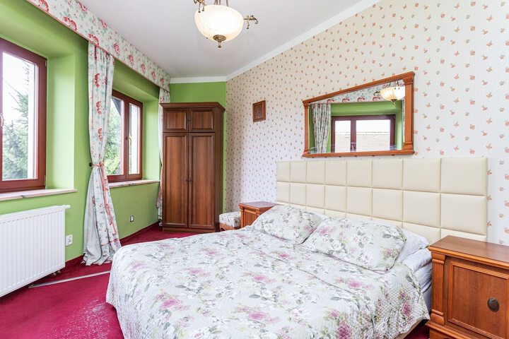 Room 52 of 168