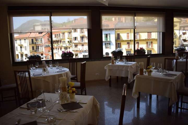 Dining 16 of 36