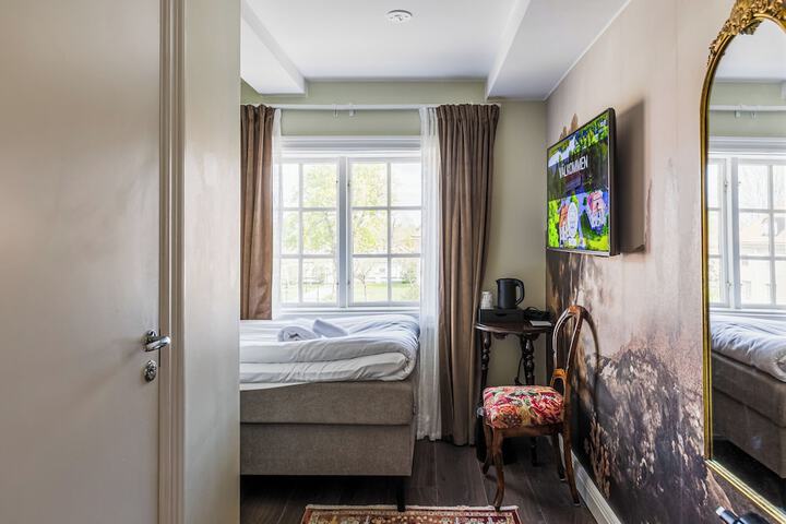Room 46 of 89