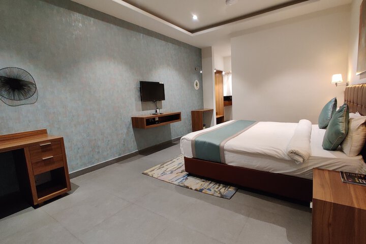 Room 7 of 11