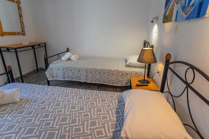 Room 8 of 165