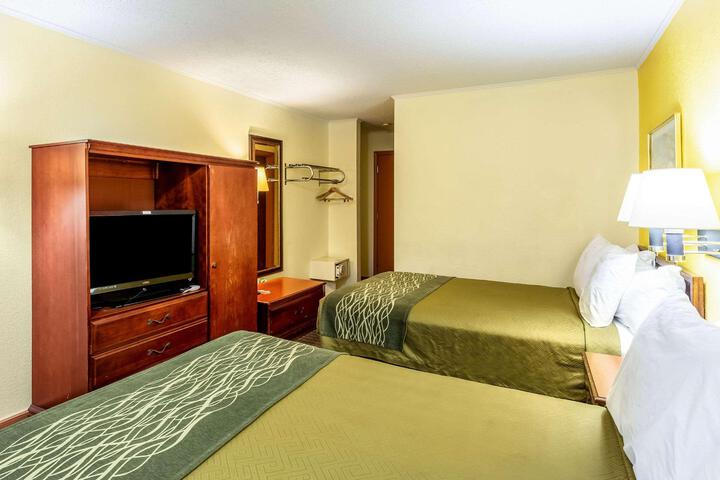 2 Double Beds (6 of 11)