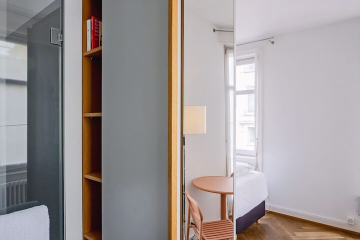 Room 28 of 74