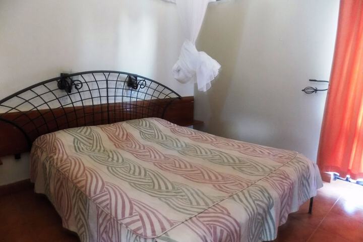 Room 9 of 35