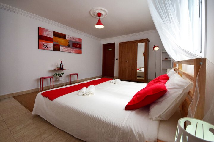 Room 6 of 23