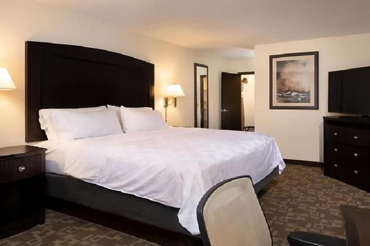 1 King Bed (1 of 19)