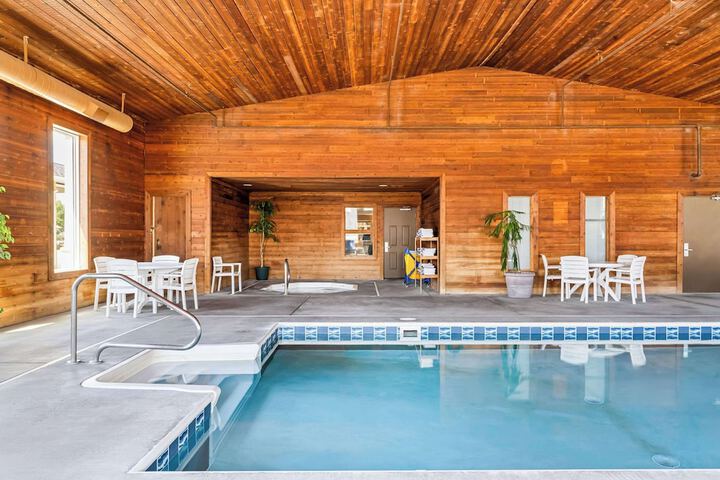 Hotel Pool