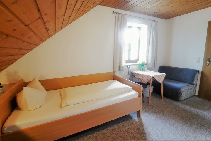 Room 7 of 42