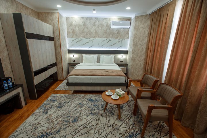 Lounge 66 of 95